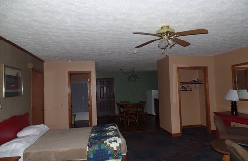 Golconda Cabin | Cabin on the Bluffs of the Ohio