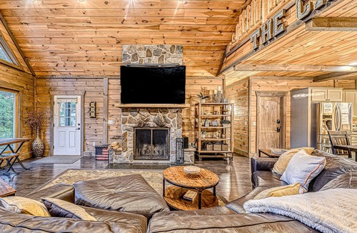 Moneta House | Cabin on the Cove - Luxe Lakefront Pet Friendly Cabin on 5 acres with huge dock