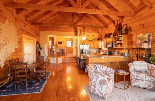 Hendersonville House | Cabin on the Rocks- Log Home