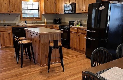 Calico Rock Cabin | Cabin on the White River w/Wood Burning Fireplace