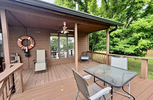 Calico Rock Cabin | Cabin on the White River w/Wood Burning Fireplace