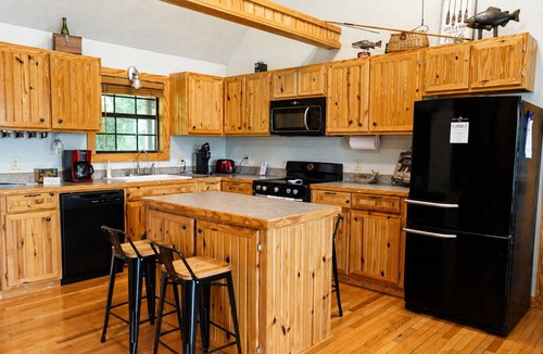 Calico Rock Cabin | Cabin on the White River w/Wood Burning Fireplace