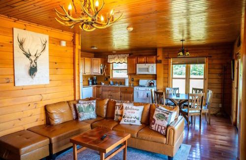 Geneva House | Cabin Otisco Lake Views Fire Pit & Pool Table