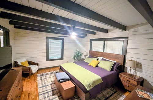 Vein Mountain Bed & Breakfast | Cabin Outside, Farmhouse Inside - Private Room w/Shared Bath