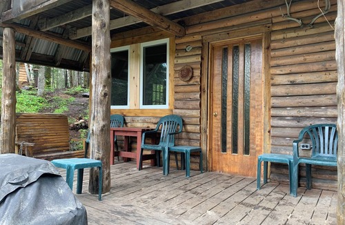 Brudenell Cabin | CABIN overlooking pond + HIKING to waterfalls & lookouts (completely off-grid)