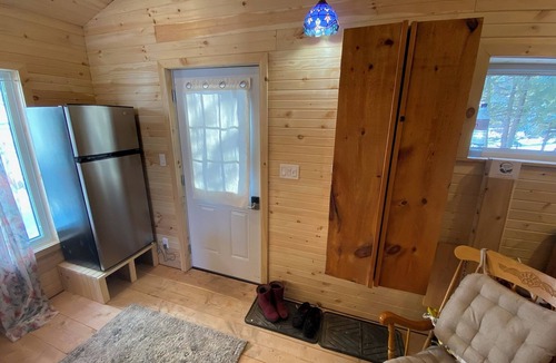 Waubaushene Cabin | Cabin peace and cozy on Tay Trail Georgian Bay, Ski/Snowboard/Snowmobile/Walks
