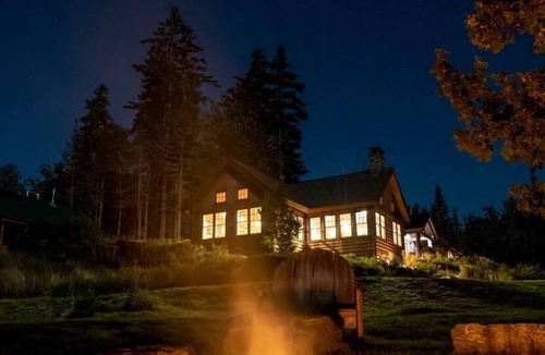 Monson House | Cabin, Queen Bed, 2 Bunks, Shared Bathroom