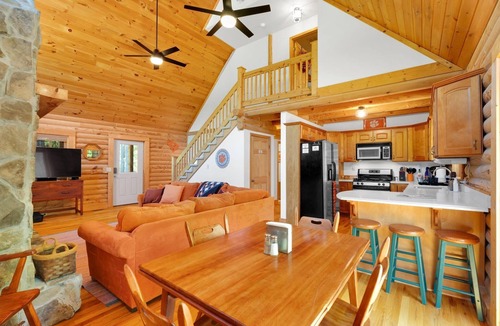 Seneca Cabin | Cabin Retreat 3 mi to Clemson & 1 mi to Hartwell