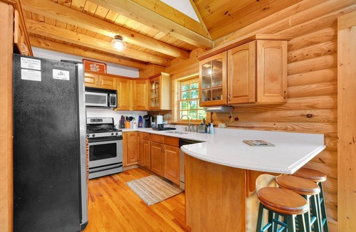 Seneca Cabin | Cabin Retreat 3 mi to Clemson & 1 mi to Hartwell