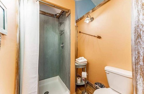 Mulvane Other | Cabin retreat with private hot tub and breakfast 1