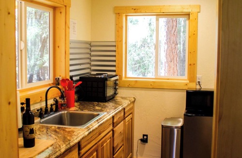 Murphy Cabin | Cabin Serenity at Applegate Winery