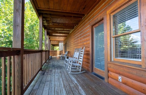 Pigeon Forge Cabin | Cabin Serenity: Luxury Resort 5 min to Dollywood