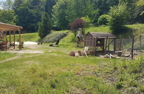 Sougeres-en-Puisaye Cottage | Cabin - Sleeps 2 - Garden - Parking