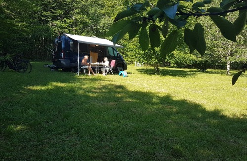 Sougeres-en-Puisaye Cottage | Cabin - Sleeps 2 - Garden - Parking