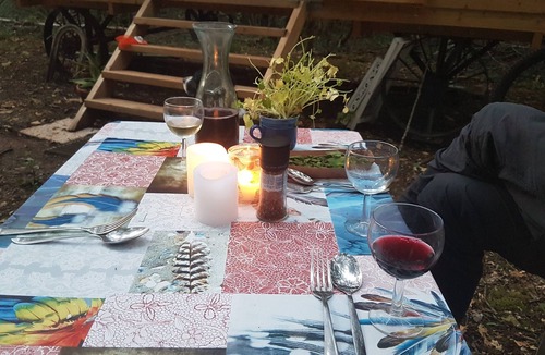 Sougeres-en-Puisaye Cottage | Cabin - Sleeps 2 - Garden - Parking