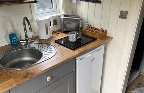 Llanfair Caereinion Cabin | Cabin - Sleeps 2 hot tub & parking