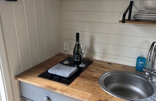 Llanfair Caereinion Cabin | Cabin - Sleeps 2 hot tub & parking
