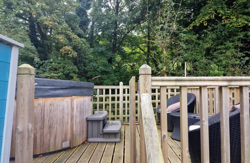 Llanfair Caereinion Cabin | Cabin - Sleeps 2 hot tub & parking