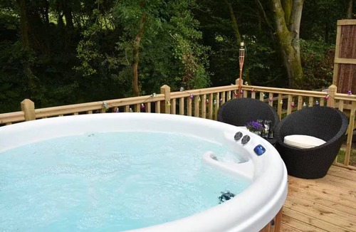 Llanfair Caereinion Cabin | Cabin - Sleeps 2 hot tub & parking