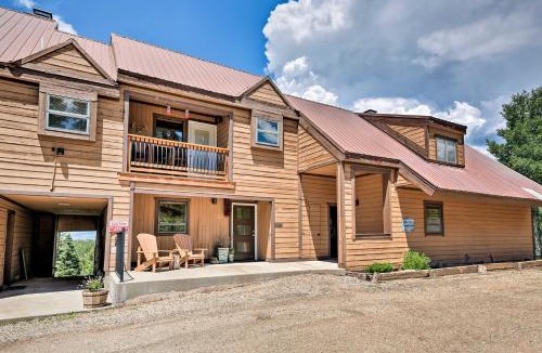 Angel Fire House | Cabin-Style Condo w/Deck Near Angel Fire Resort