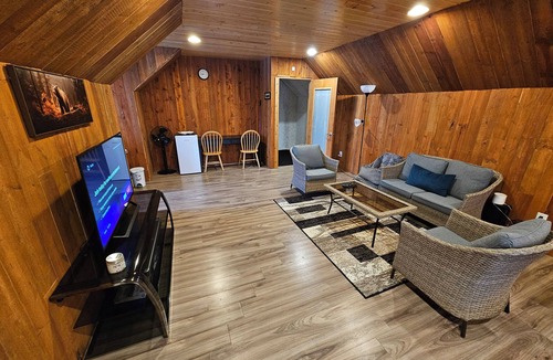 New Bothwell Apartment | Cabin Style Private Studio
