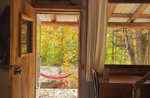 Jamaica Cabin | Cabin-Swim-Brook View-Woodfired Sauna-Firepit-Woodstove-7 min to Stratton-Dog OK