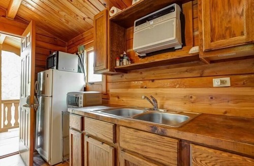 Blanco Cabin | Cabin - The Sunny Daze Cabin is a cozy log cabin located in the Heart of the Texas Hill Country