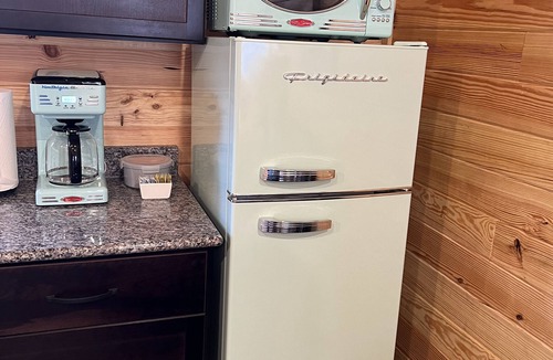 Paige Cabin | Cabin Unit 5 of 6 with AC and WiFi in serene Paige
