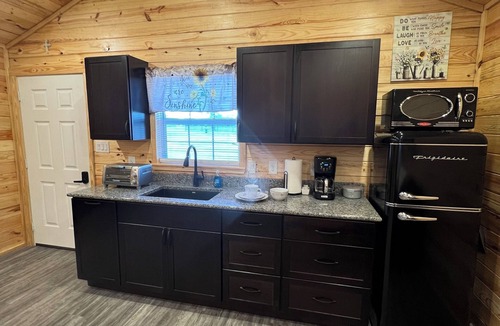Paige Cabin | Cabin Unit 6 of 6 with AC and WiFi in lovely Paige