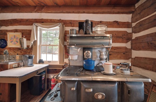 Pine Grove Mills Cabin | Cabin Vacation Rental ~ 8 Mi to Penn State!