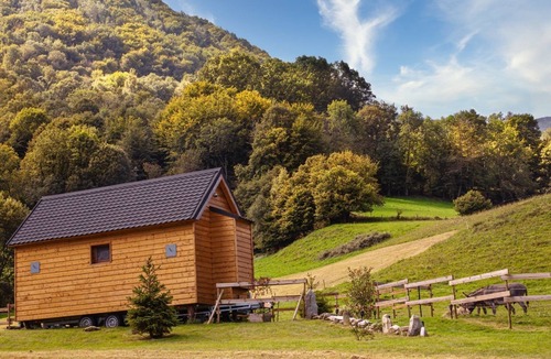 Segus Cabin | Cabin view on the mountain