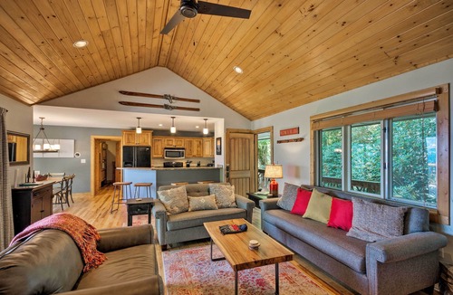 Blowing Rock House | Cabin w/Fireplace & Mountain Views: 5 Mi to Boone