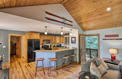 Blowing Rock House | Cabin w/Fireplace & Mountain Views: 5 Mi to Boone