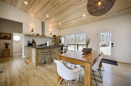 Broken Bow Cabin | Cabin w/Heated Pool, Pickleball Court Access & Spacious Deck