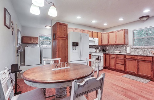 Valley View Apartment | Cabin w/Hot Tub in Valley View: Pets Welcome!