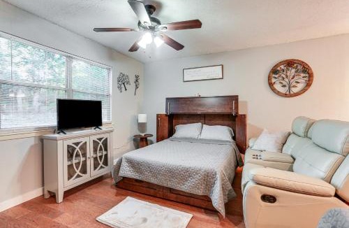Valley View Apartment | Cabin w/Hot Tub in Valley View: Pets Welcome!