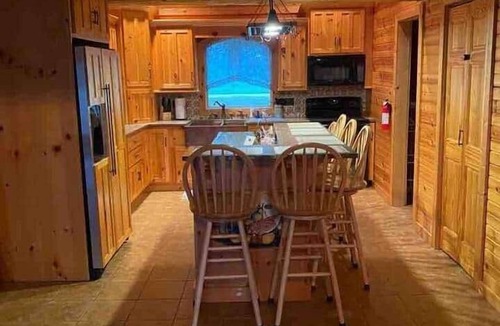 Kesley House | Cabin w/Hot Tub on the River