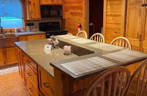 Kesley House | Cabin w/Hot Tub on the River