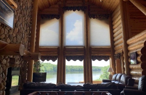 Kesley House | Cabin w/Hot Tub on the River