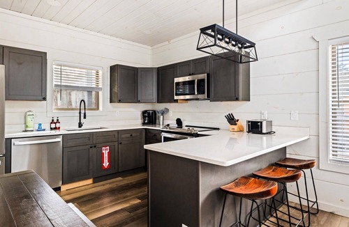 Pigeon Forge Cabin | Cabin w/indoor pool & game room