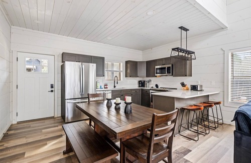 Pigeon Forge Cabin | Cabin w/indoor pool & game room