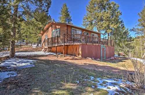 Rainbow Valley Cabin | Cabin w/Mtn Views - 5 Mi to Mueller State Park!