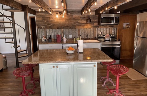 Cleveland House | Cabin w Pool - Serene & Secluded - 1 HR From Houston
