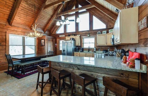 Big Cedars Apartment | Cabin with a hot tub, near Table Rock Lake