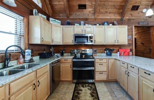 Big Cedars Apartment | Cabin with a hot tub, near Table Rock Lake