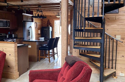 Taylor Creek Cabin | Cabin with Boat Dock
