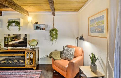 Shelton House | Cabin with Hot Tub, 25 Mi to Olympic Natl Park