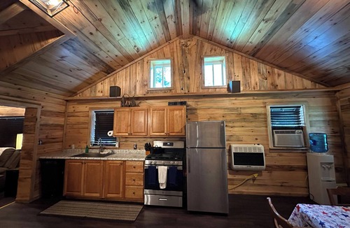 Huey Cabin | Cabin with river access