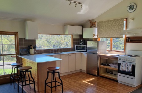 Bilpin Cabin | Cabin with Stunning Mountain Views