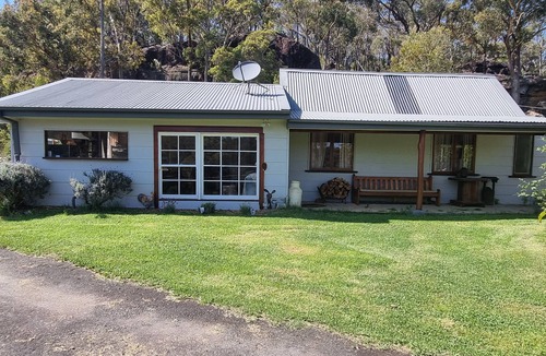 Bilpin Cabin | Cabin with Stunning Mountain Views